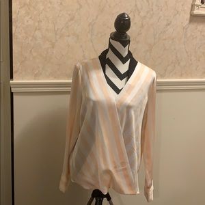 Silky blouse. Ver Pretty🌺🌺long cuffed sleeves